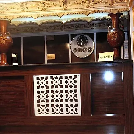 Yavuz מלון 2*